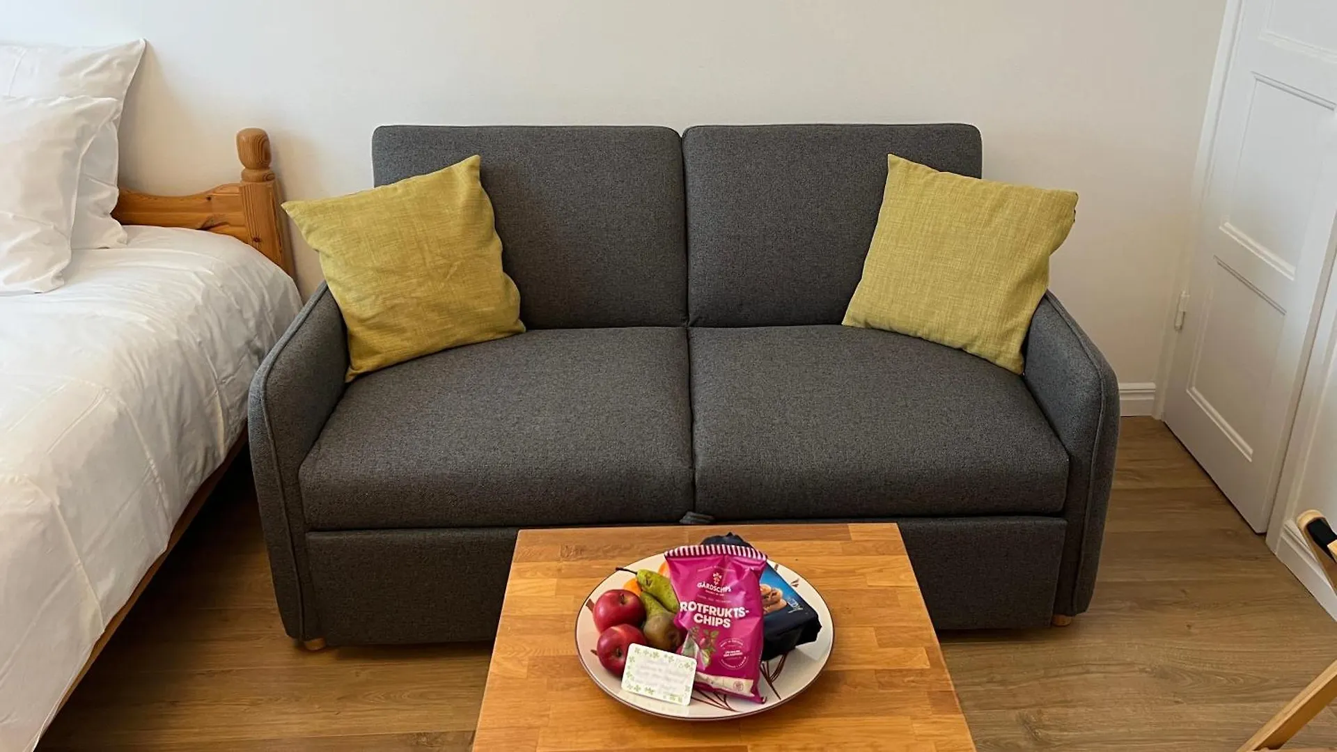 Apartment Charming City Studio, 10 Min Walk To Train Station Stockholm
