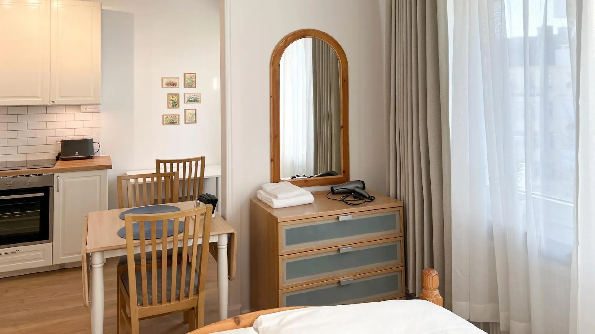 Charming City Studio, 10 Min Walk To Train Station Stockholm Apartment