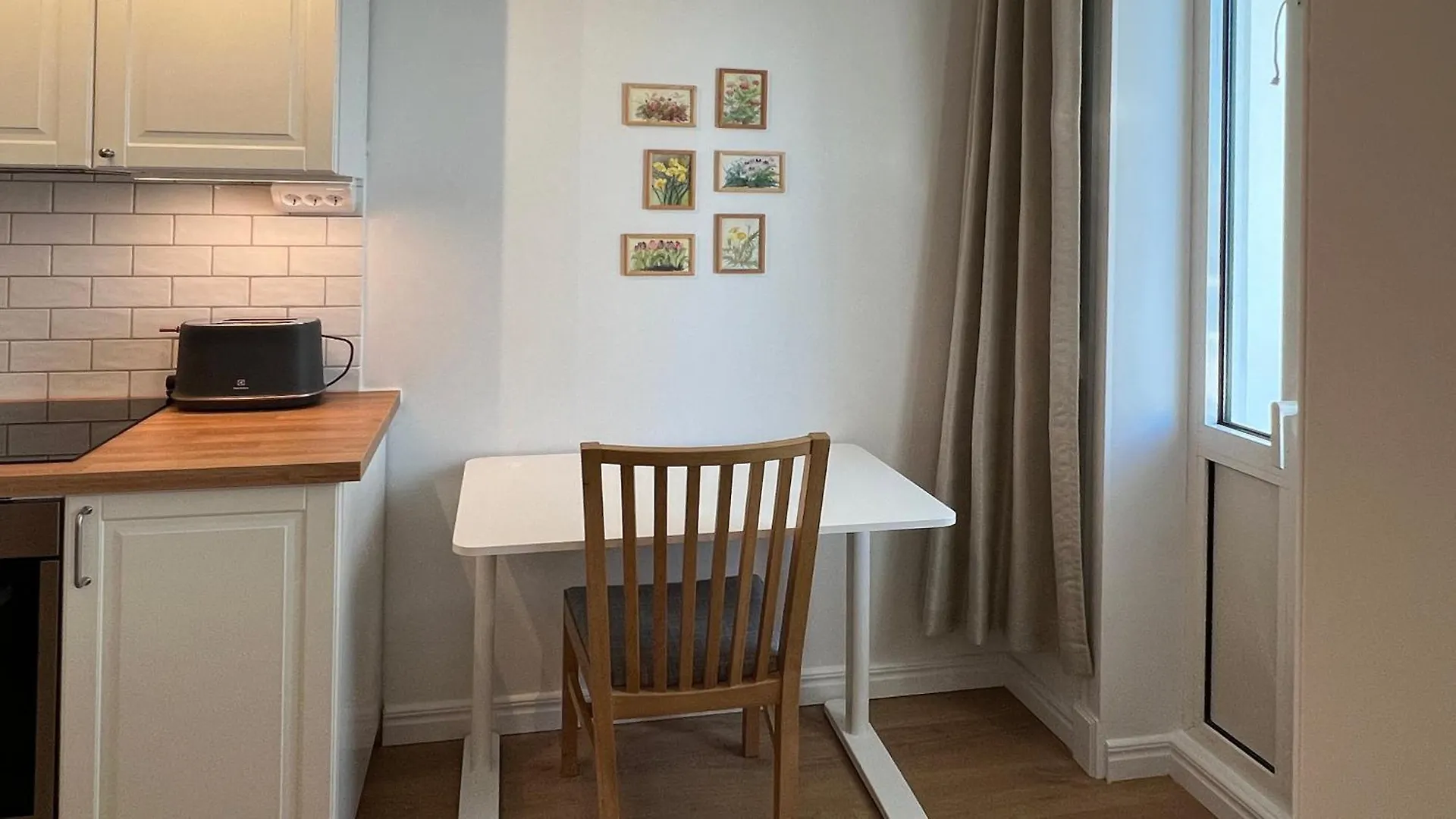 Charming City Studio, 10 Min Walk To Train Station Stockholm Apartment